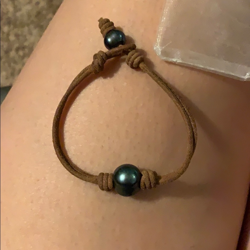 leather bracelet w/ leather cleaner